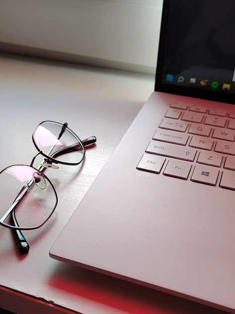 Aesthetic Computer Pics, Laptop Working Aesthetic, Working On Laptop Aesthetic, Laptop Pics, Work Background, Aesthetic Glasses, White Laptop, Studying Aesthetic, Computer Photo