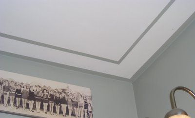 Create a faux tray ceiling with paint! Faux Tray Ceiling, Ceiling Decorating Ideas, Tray Ceiling Ideas, Painting And Decorating, Ceiling Treatments, Still Single, Decorating Styles, Tray Ceiling, Bedroom Ceiling