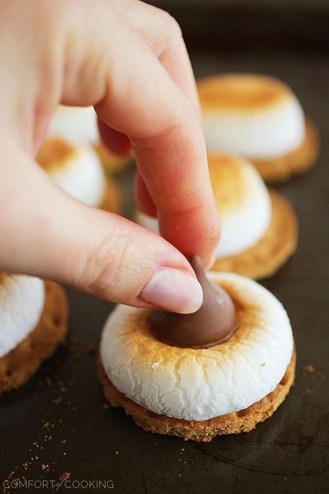 3-Ingredient S’mores Cookie Bites Smores Cookie, Community Market, Cookie Bites, Kids Lunches, Dessert Aux Fruits, Holiday Goodies, Summer Snacks, S'mores, Easy Treats