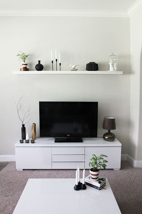 Tv | BESTÅ BURS | IKEA Ikea Living Room, Furniture Cheap, Flat Screen Tv, Small Apartment Living Room, Living Room Color Schemes, White Sideboard, Small Living Room Decor, Tv Sideboard, Small Apartment Living