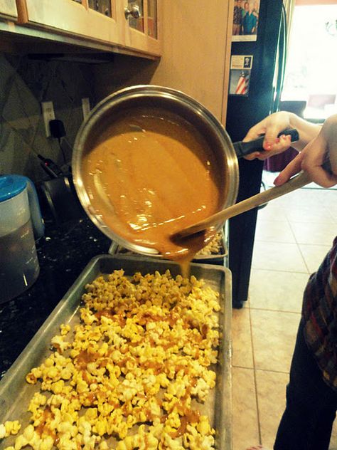 do it yourself carmel corn Homemade Fiddle Faddle, Fiddle Faddle Popcorn, Fiddle Faddle Recipe, Easy Caramel Corn, Easy Caramel Corn Recipe, Fiddle Faddle, Caramel Corn Easy, Caramel Corn Recipe, Diy Caramel