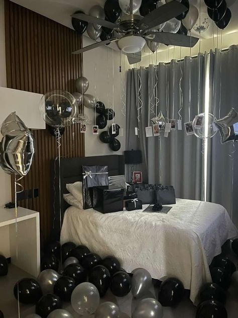 Black Birthday Room Decorations, Men’s Birthday Room Decor, Birthday Dinner Set Up Ideas For Him, Guy Bday Party Ideas, 22 Birthday Decorations For Him, Men Birthday Room Decoration, Birthday Decorated Room For Him, 21st Birthday Room Decorations For Guys, Boyfriend Decorated Room