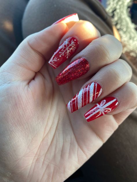 #cristmas #nail #nailidea #aesthetic #acrylic #acrylicnails Coffin Xmas Nails, Red White And Green Christmas Nails, Green Red Christmas Nails, Coffin Christmas Nail Designs, Christmas Nails Coffin, Xmas Nail, Christmas Nail Ideas, Red Christmas Nails, Christmas Nails Acrylic