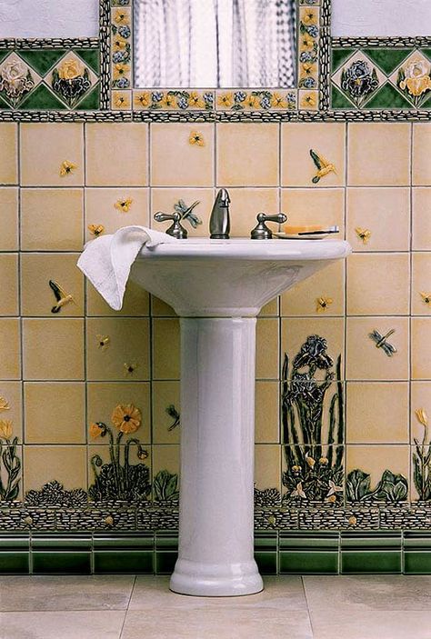 Nature comes inside in a tiled bathroom by Pratt & Larson; the arrangement is reminiscent of high-style tiled baths at the turn of the 20th century. Pratt And Larson Tile, Arts And Crafts Bathroom, Arts And Crafts Tile, Tiled Bathroom, Botanical Bath, Vintage Stoves, Arts And Crafts House, Bath Art, Kitchen And Bath Design