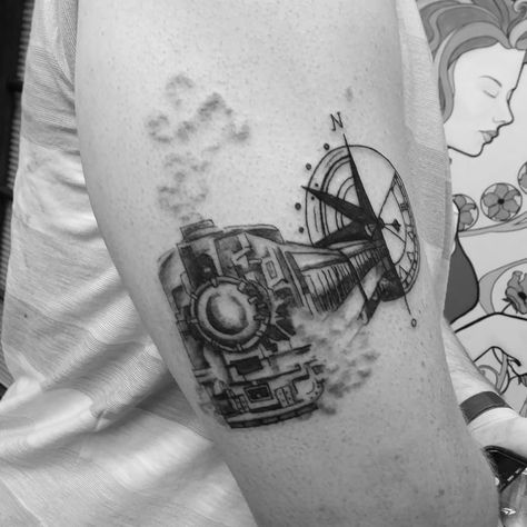 Got to do my first #train #tattoo this week! #traintattoo #compasstattoo #blackandgreytattoo #blackandgraytattoo #emilypage #ratatattats… Train Car Tattoo, Chicago Train Tattoo, Train Tattoos For Women, Train Tattoos, Acdc Tattoo, Chicago El Train, Tattoo Map, Upper Arm Tattoos For Guys, Guru Tattoo