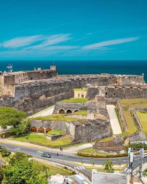 Puerto Rican Architecture, Catholic Aesthetic, Puerto Rico History, Puerto Rican Culture, Puerto Rican Pride, Porto Rico, Tropical Island, Puerto Rican, Tropical Islands