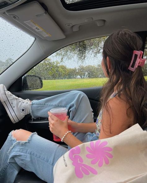 Mallory Goldsby🌷🌷 on Instagram: "Color on a rainy day🌸🧚🏻‍♀️☁️" Cloudy Day Outfits, Rainy Day Pictures, Rainy Day Photos, Fit Checks, Rainy Day Aesthetic, Bollywood Outfits, Soft Girl Aesthetic, Insta Pictures, On A Rainy Day