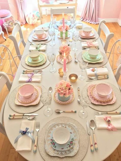 Bday Food, Brunch Table Setting, Vintage Sweets, Vintage Tea Parties, English Tea Party, Brunch Decor, Tea Party Table, High Tea Party, Tafel Decor