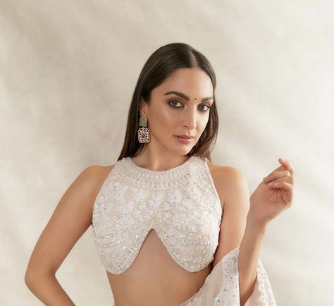 Kiara Advani Blouse, Kiara Blouse Design, Manish Malhotra Blouse Designs, Manish Malhotra Blouse, Manish Malhotra Saree, Indian Wedding Makeup, Wedding Wardrobe, Saree Blouse Patterns, Designer Saree Blouse Patterns