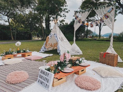 Birthday Picnic Setup | Gardens by the Bay East Picnic Setup Ideas, Picnic Styling, Fancy Picnic, Picnic Proposal, Picnic Party Decorations, 22nd Bday, Picnic Dates, Picnic Setup, Boho Bachelorette