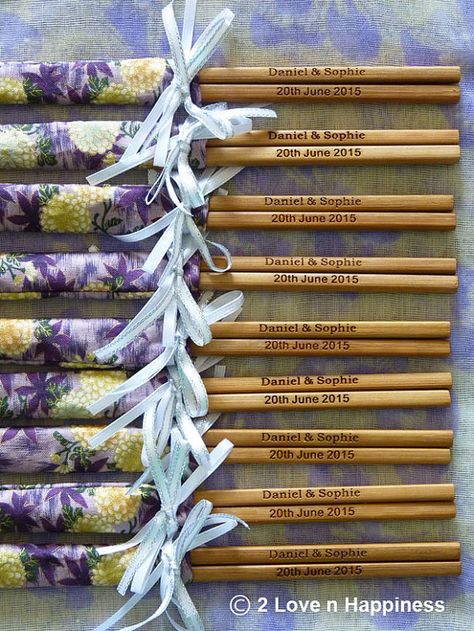 Japanese Chopsticks Wedding Favors with by 2LovenHappiness on Etsy Japanese Wedding Theme, Wedding Party Favors Cheap, Ribbons Wedding, Asian Inspired Wedding, Homemade Wedding Gifts, Japan Wedding, Diy Wedding Gifts, Cherry Blossom Wedding, Japanese Wedding