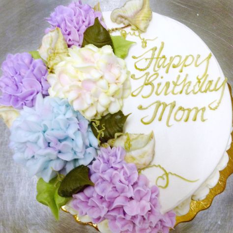 Birthday Cake With Hydrangea Flowers, Cakes With Hydrangea Flowers, Hydrangea Icing Flowers, Hydrangea Birthday Cake, Hydrangea Cake Ideas, Hydrangea Birthday Party, Hydrangea Cake Decoration, Birthday Cakes For Grandma, Blue Hydrangea Cake