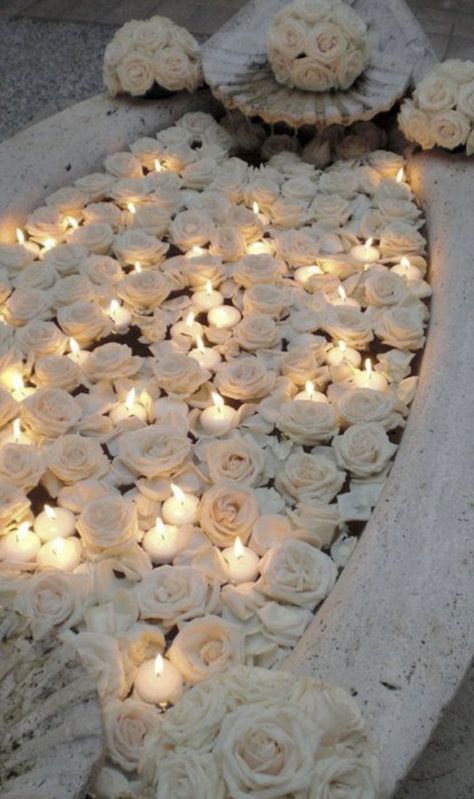 Wedding Ceremony Ideas, Candle In The Wind, Deco Originale, Deco Floral, Floating Candles, Candle Lanterns, White Roses, A Heart, Chandeliers