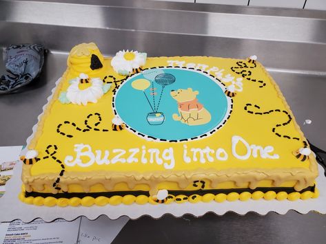 Winnie Pooh Bebe, Baby Cake Design, Pooh Bebe, Winnie Poo, Rectangle Cake, Winnie The Pooh Cake, Pastel Baby Shower, Birthday Sheet Cakes, Friends Cake