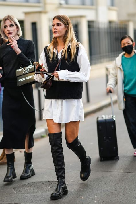 Mini Skirt Street Style, Leather Mini Skirt Outfit, Leather Boots Outfit, Below The Knee Boots, Bota Over The Knee, Over The Knee Boot Outfit, Bota Over, Leather Over The Knee Boots, Winter Boots Outfits