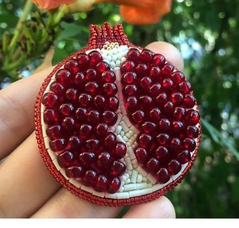 Beaded Pomegranate, Simple Hand Embroidery Patterns, Crystal Bead Jewelry, Diy Bead Embroidery, Bead Embroidery Tutorial, Bead Embroidery Patterns, Fabric Earrings, Beaded Jewelry Tutorials, Handmade Jewelry Tutorials