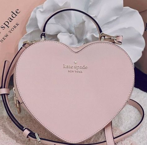 Kate Spade Heart Bag, Kate Spade Heart, Png Name, Girly Bags, Fancy Bags, Luxury Purses, Heart Bag, Pink Girly Things, Pretty Bags