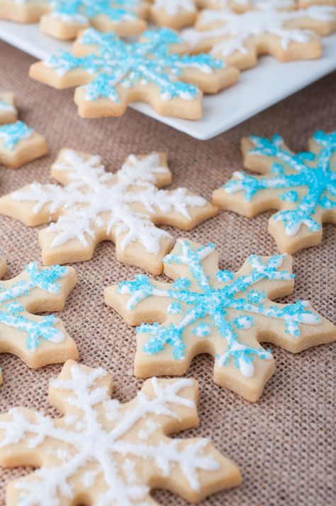 Mom's Christmas Butter Cookies (for decorating). Butter cookies are delicious and perfect for decorating for the holidays! Make a batch, decorate them with the kids and offer some as gifts! Cookies For Decorating, Cookies With Butter, Christmas Butter Cookies, Decorating Christmas Cookies, Christmas Butter, Cookies For Christmas, Butter Cream Frosting, Cookies Ideas, Dough Ingredients