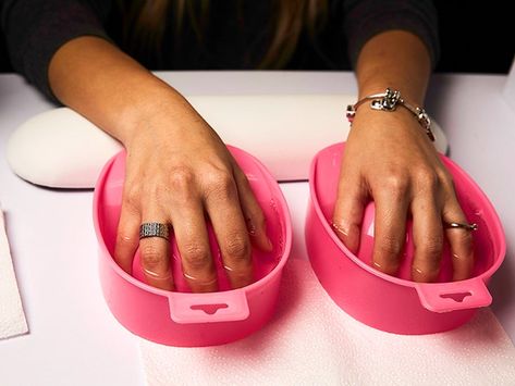 Soaking it All Off: How to Remove Gel Nails at Home Take Off Gel Nails, Soak Off Acrylic Nails, Nail Natural, Pride Nails, Nails Toes, Remove Acrylics, Remove Gel Polish, Emerald Nails, Gel Nail Removal