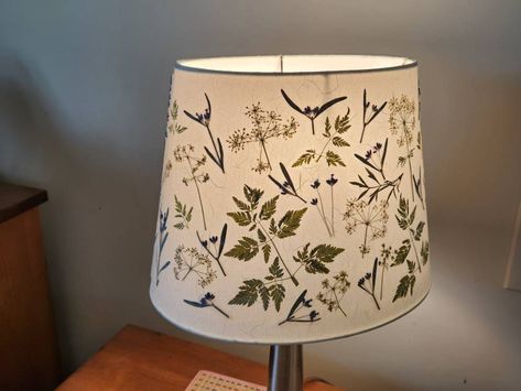 Lamp Shade Table, Queen Anne's Lace Flowers, Hanging Lamp Shade, Floor Lamp Shades, Pressed Flower Art, Chair Rail, Flower Artwork, Pressed Flower, Gifts For Nature Lovers