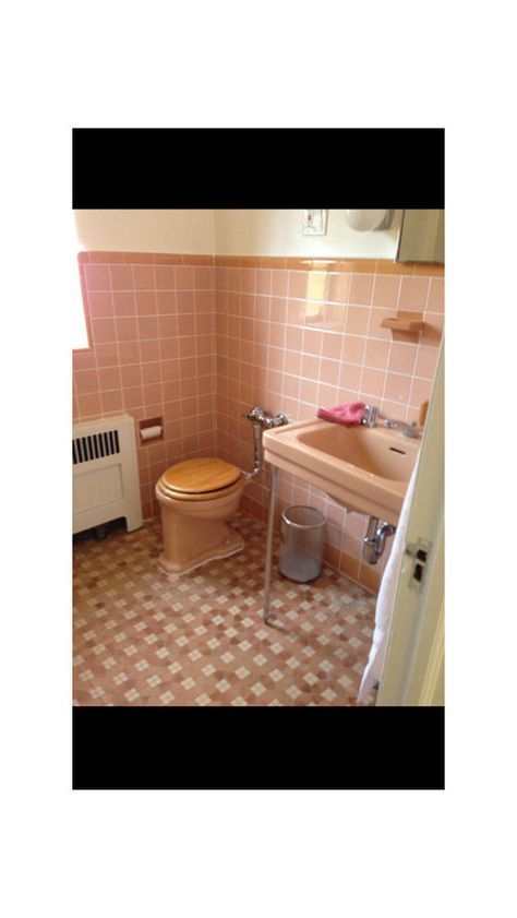 Need a cheap way to update this pink bathroom Vintage Pink Tile Bathroom, Floor Tile Bathroom, Pink Tile Bathroom, Pink Bathroom Tiles, Pink Tile, Pink Tiles, Brown Bathroom, Old Home, White Vanity