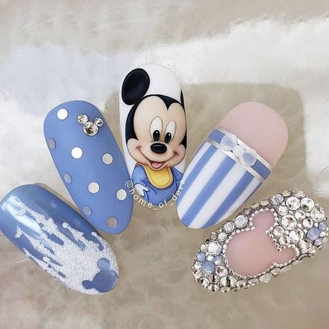 Disneyland Nails, Disney Nail Designs, Mickey Mouse Nails, Disney Inspired Nails, Disney Acrylic Nails, Mickey Nails, New Years Nail Designs, Unghie Nail Art, Nail Art Disney