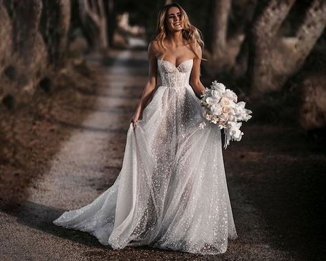 Shiny Wedding Dress, Backless Lace Wedding Dress, Backless Bridal Gowns, Sparkle Wedding Dress, Beach Wedding Dress Boho, Lace Bride, Pretty Wedding Dresses, Sparkle Wedding, Applique Wedding Dress