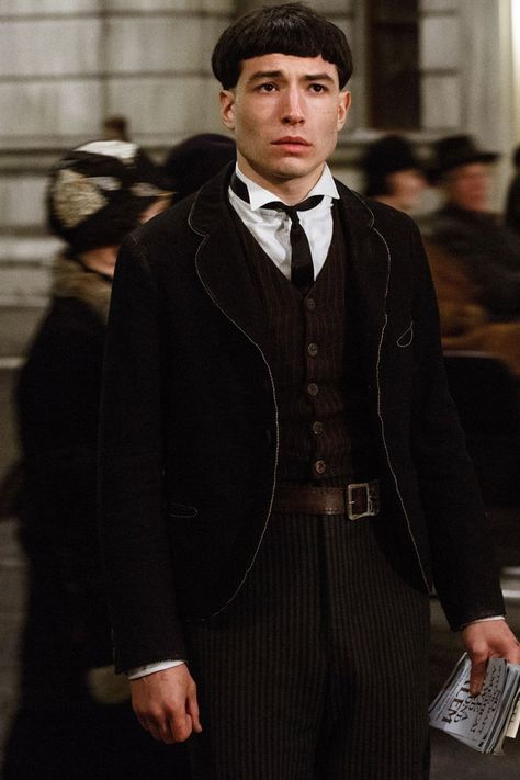 Ezra Miller Fantastic Beasts, Credence Fantastic Beasts, Credence Barebone, Fantastic Beasts Series, Colleen Atwood, Fantastic Beasts Movie, Harry Potter Cosplay, Ezra Miller, Harry Potter Halloween