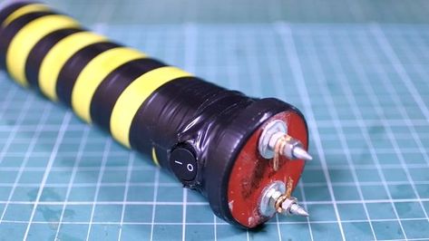 Camping Gear Survival, Diy Gadgets, Diy Tech, Electronics Basics, Survival Life Hacks, Electronic Circuit Projects, Diy Electrical, Electrical Projects, Electronics Mini Projects