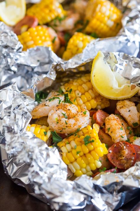 Low Country Boil Foil Packets, Seafood Boil In Oven, Oven Foil Packets, Low Country Boil Recipe, Shrimp Boil Foil, Foil Packet Dinners, Country Boil, Foil Dinners, Low Country Boil