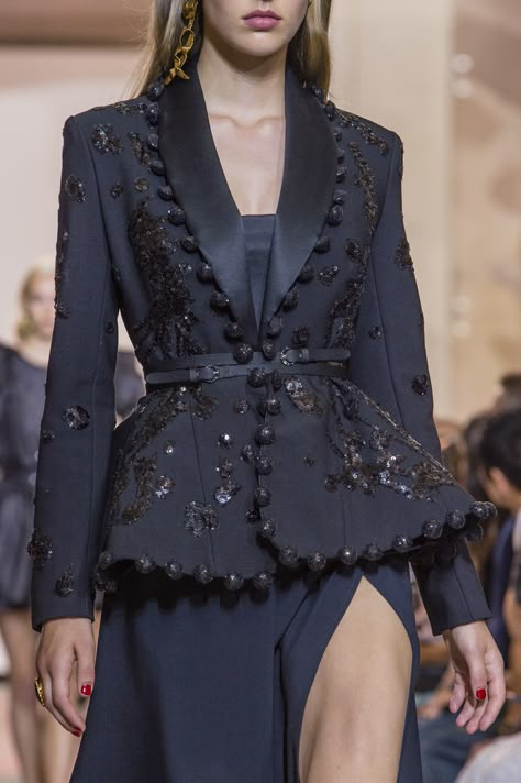 Blazer Couture, Elie Saab Fall, Elie Saab Couture, Moda Chic, Stylish Women Fashion, Couture Details, Abaya Fashion, Fall Fashion Trends, Fall 2018