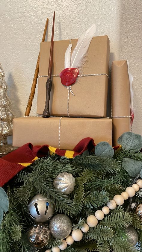 Harry Potter themed Christmas mantle Harry Potter Christmas Decorations Ideas, Harry Potter Christmas Garland, Christmas Decor Harry Potter, Christmas Tree Harry Potter Theme, Harry Potter Decor Christmas, Harry Potter Christmas Mantle, Harry Potter Christmas Party Ideas, Christmas Decor Ideas Harry Potter, Diy Harry Potter Christmas Decor