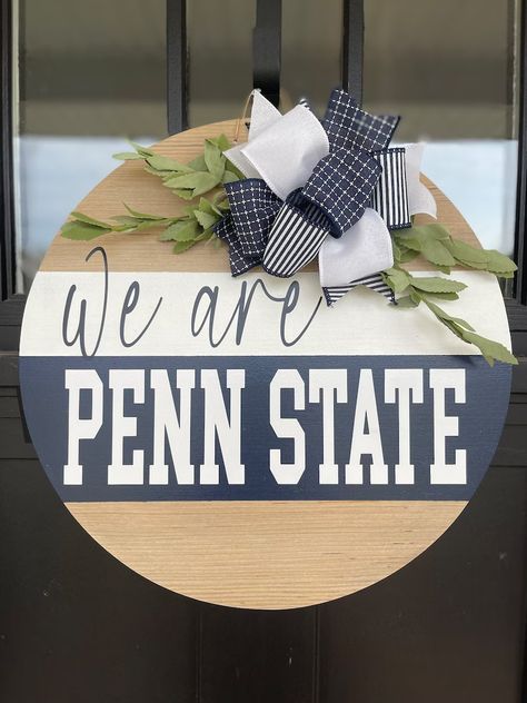 Penn State Crafts, State Door Hanger, We Are Penn State, State Decor, Door Signs Diy, State Signs, Wood Door Hangers, Penn State, Door Hanging