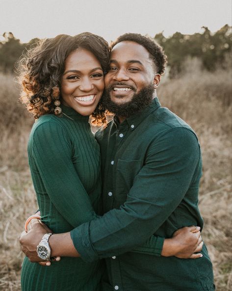 Engagement Photoshoot Black Couple, Black Couples Photoshoot, 2023 Photoshoot, Green Outfits, Pre Wedding Shoot Ideas, Christmas Shoot, Outfits Dressy, Black Couple, Couples Engagement Photos