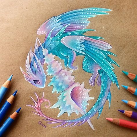 Alvia Alcedo : Photo Alvia Alcedo, Cute Dragon Drawing, Creature Drawings, Dragon Pictures, Dragon Artwork, Cute Dragons, Mythical Creatures Art, Dragon Drawing, 판타지 아트