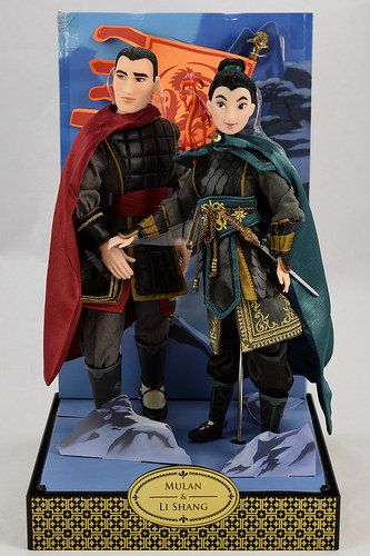 D23 Designer Mulan and Li Shang Doll Set Mulan And Li Shang, Warrior Outfits, Mulan Doll, Disney Princess Challenge, Disney Princess Doll Collection, Disney Designer Collection, Mulan Movie, Li Shang, Vanellope Von Schweetz