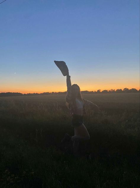 Morgan Wallen? Sunset? Cowboy Hat? Sign me up. Cowboy Hat Sign, Country Music Lyrics, Morgan Wallen, Country Outfits, Cowboy Hat, Sunset Photography, Cowboy Hats, Cowboy, Celestial Bodies