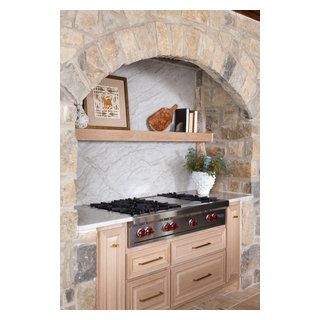 Small Drive Remodel - Mediterranean - Kitchen - Austin - by BANDD DESIGN | Houzz Stone Arch Over Stove, Brick Archway In Kitchen, Stove Alcove, Brick Archway, Austin Interior Design, Earthy Design, Ford Interior, Kitchen Aesthetics, Dark Tile