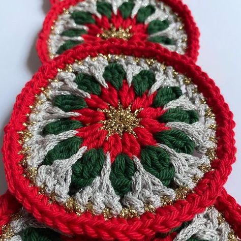 Crochet Christmas Tree Ornaments, Christmas Ornaments Design, Crochet Characters, Crochet Christmas Tree, Christmas Crochet Patterns Free, Christmas Yarn, Crochet Xmas, Crochet Coaster Pattern, Crochet Coaster