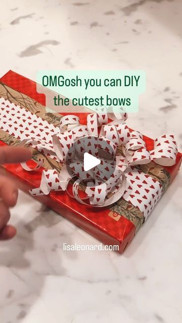 Lisa Leonard on Instagram: "😱 Friends, these bows are so easy and totally adorable! Any wrapping paper will work. Do you LOVE it? Please like and share and let me know if you try it ❤️" Lisa Leonard Designs, Diy Valentine's Day Decorations, Gift Wrapping Inspiration, Bows Diy Ribbon, Gift Wrapping Bows, Wrapping Party, Christmas Crafts For Gifts, Diy Crafts Hacks, Crafts Hacks