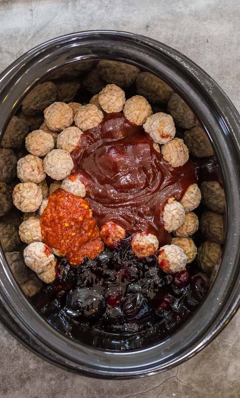 A simple grape jelly meatball recipe that is made using only 4 simple ingredients, the perfect party appetizer for any occasion. Cocktail Meatballs Grape Jelly, Meatballs Grape Jelly Chili Sauce, Grape Meatballs, Grape Jelly Chili Sauce, Bbq Grape Jelly Meatballs, Jelly Meatball Recipe, Grape Jelly Meatballs Recipe, Meatball Appetizer Recipe, Jelly Meatballs