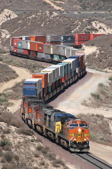 Track Photoshoot, Train Tracks Photography, Japan Train, Bnsf Railway, Railroad Pictures, Ho Trains, Railroad Photography, Railroad Photos, Train Art