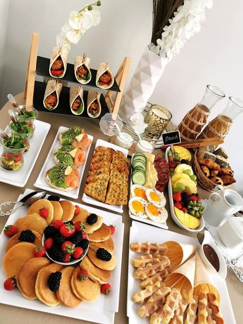 Healthy Brunch Buffet, Brunch Party Buffet Ideas, Brunch Banquet Ideas, Backyard Birthday Brunch Ideas, Brunch Ideas For Birthday, Brunch For Two Ideas, Cafe Brunch Ideas, Brunch Ideas Buffet, Brunch Healthy Ideas