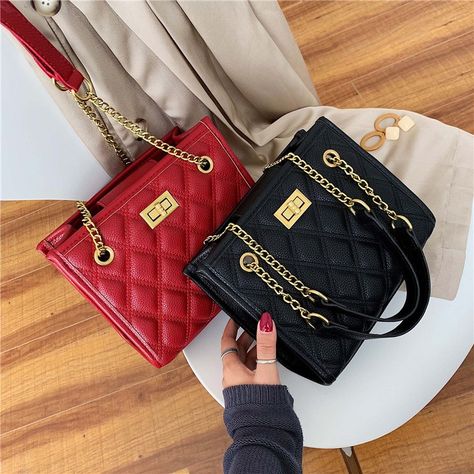 Medium size chain bag for Ladies Latest Hand Bag Designs, Hand Bags For Women, Fall Handbags, Pu Bag, Latest Bags, Ladies Purse, Bag Chain, Chain Bag, Purses Designer