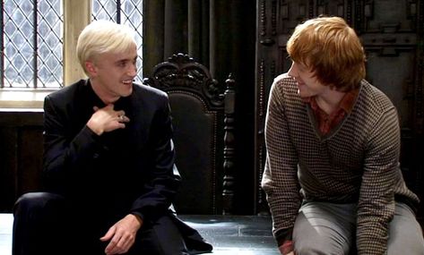 tom felton and rupert grint on set for harry potter Harry Potter Set, Potter Aesthetic, Draco Malfoy Aesthetic, Harry Potter Ron, Tom Felton Draco Malfoy, Rupert Grint, Harry Potter Images, Images Harry Potter, Harry Potter Ships