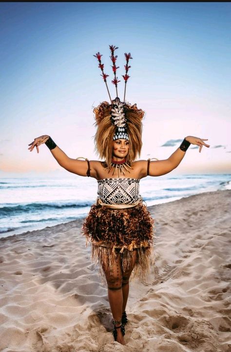 Samoan Taualuga Costume, Cultural Photoshoot, Samoan Art, Samoan Wedding, Human Skull Drawing, Samoan Clothing, Samoan Women, Maori Tribe, Tahitian Costumes