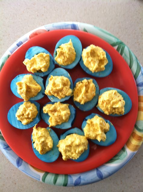 Borrowed the idea from Pinterest (where else?!) in honor of the Trenton Trojans and UofM~ Orange And Blue Food Ideas, Blue And Yellow Food Ideas, Orange Foods For Party, Michigan Football Party, Blue Deviled Eggs, Michigan Tailgate, Early Graduation, Football Treats, Colour Party