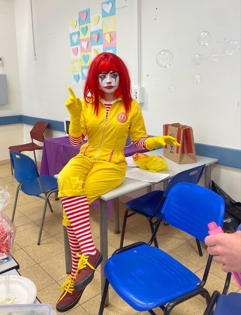 Mcdonald Costume, Ronald Mcdonald Costume, Knitting Humor Funny, Clowncore Aesthetic, 1366x768 Wallpaper Hd, Superhero Cosplay, Cute Clown, Female Reference, Horror Movie Characters