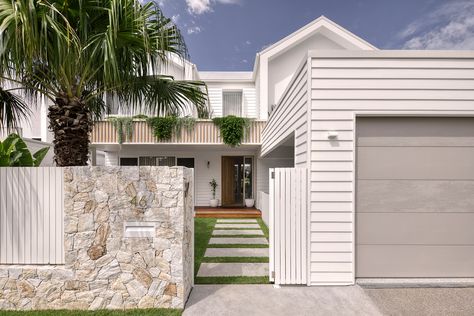 46 Elanora Dr Burleigh Heads - PJH Constructions Pool Pathway, Modern Coastal Exterior, Beach Bungalow Exterior, House Facades Australia, Coastal House Exterior, Coastal Facade, Stone Cladding Exterior, Modern Queenslander, Coastal Home Exterior