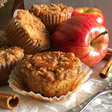 Caramel Apple Pie Muffins, Salted Caramel Muffins, Apple Strudel Muffins, Caramel Apple Muffins, Apple Streusel Muffins, Apple Pie Muffins, Apple Oatmeal Muffins, Salted Caramel Recipes, Apple Streusel